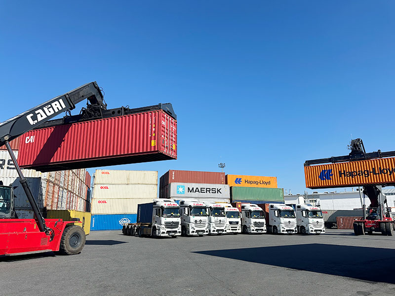 Unsere speziellen Container-Umschlagsmaschinen